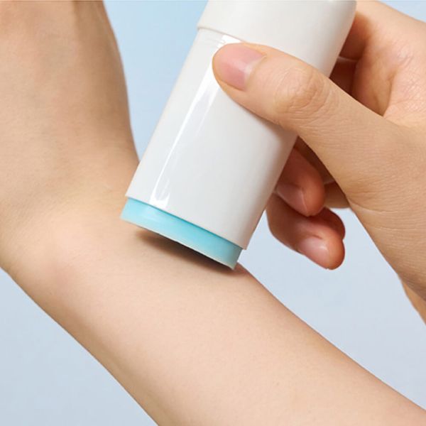 SKIN1004 Hyalu-Cica Silky-Fit Sun Stick SPF50+ PA++++ Солнцезащитный стик с шелковым финишем