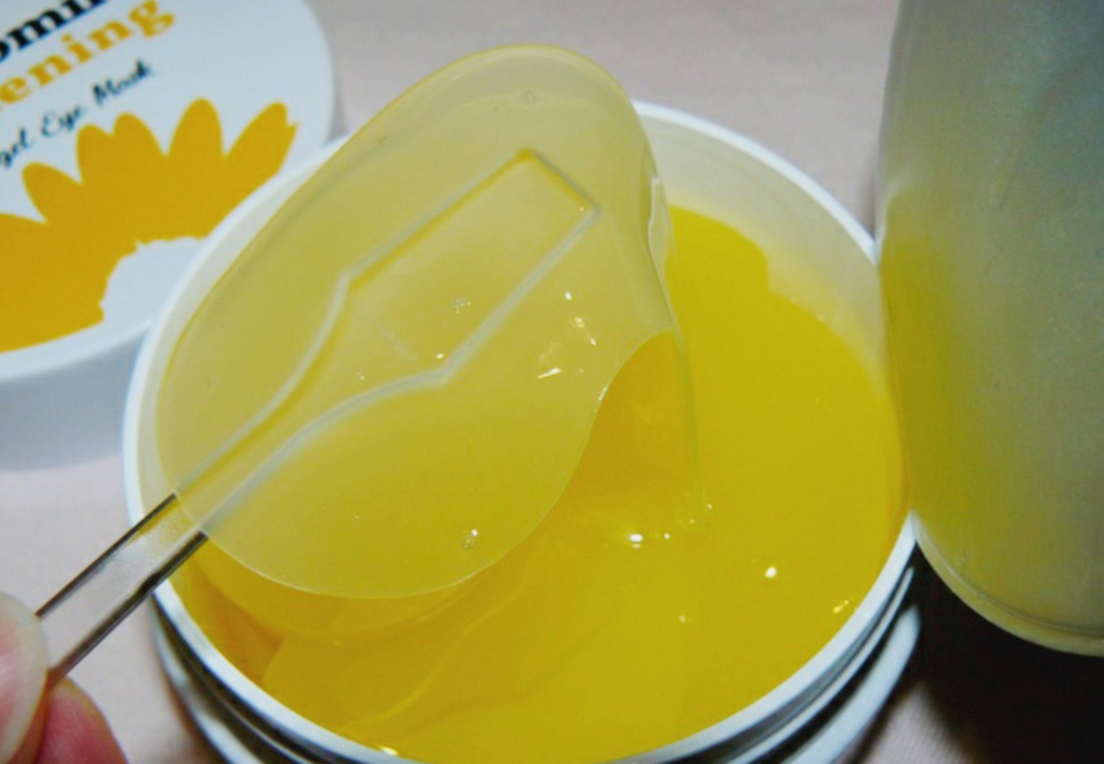 PETITFEE Chamomile Lightening Hydrogel Eye Mask PETITFEE Chamomile Lightening Hydrogel Eye Mask